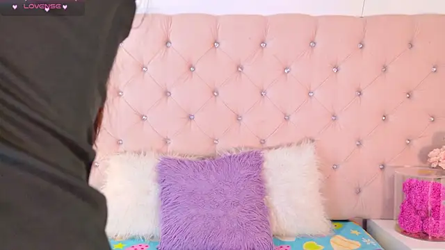 Snapshot of CaterinaRomano chatting on December 16, 3:06 pm CaterinaRomano online show from December 16, 3:06 pm