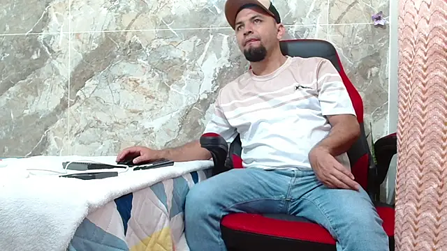 Snapshot of smitdleds1130 chatting on September 12, 9:15 pm smitdleds1130 online show from September 12, 9:15 pm