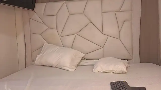 Paulaboterom online show from November 3, 7:15 pm