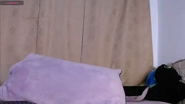 Snapshot of DaraKat18 chatting on May 6, 10:15 pm DaraKat18 online show from May 6, 10:15 pm