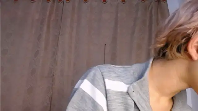 Snapshot of DaraKat18 chatting on May 19, 10:38 pm DaraKat18 online show from May 19, 10:38 pm