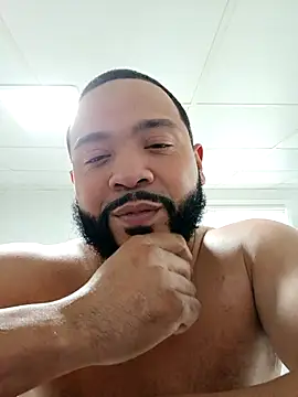 Snapshot of tripping385 chatting on November 1, 8:33 pm tripping385 online show from November 1, 8:33 pm