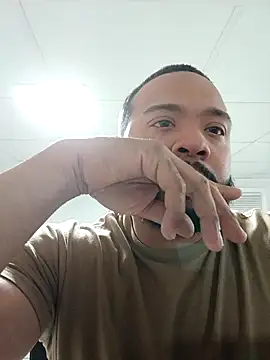 Snapshot of tripping385 chatting on November 3, 10:32 pm tripping385 online show from November 3, 10:32 pm