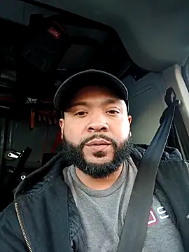 Snapshot of tripping385 chatting on November 4, 9:25 pm tripping385 online show from November 4, 9:25 pm