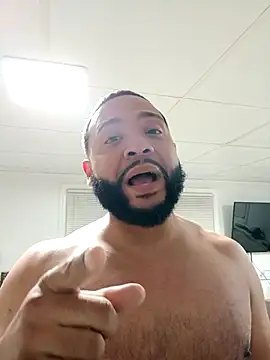 Snapshot of tripping385 chatting on November 11, 12:54 am tripping385 online show from November 11, 12:54 am