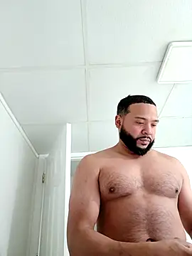 Snapshot of tripping385 chatting on November 14, 7:01 pm tripping385 online show from November 14, 7:01 pm