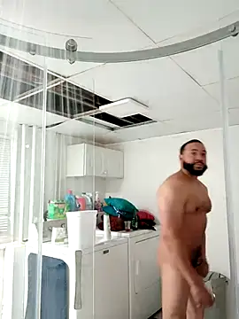 Snapshot of tripping385 chatting on December 4, 4:44 am tripping385 online show from December 4, 4:44 am