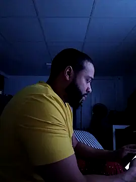 Snapshot of tripping385 chatting on December 5, 2:31 am tripping385 online show from December 5, 2:31 am