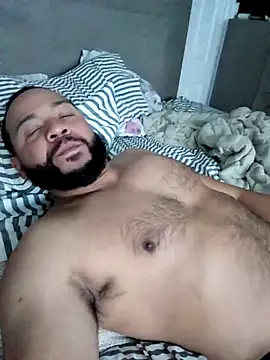 Snapshot of tripping385 chatting on December 17, 3:34 am tripping385 online show from December 17, 3:34 am