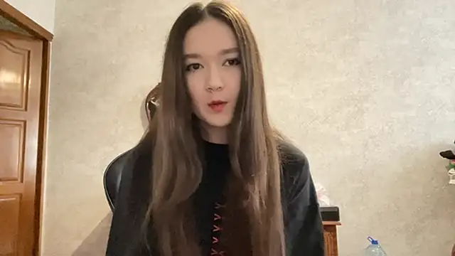 Snapshot of Pikmigirl18 chatting on September 12, 1:11 pm Pikmigirl18 online show from September 12, 1:11 pm