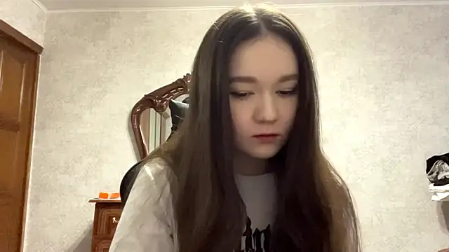 Snapshot of Pikmigirl18 chatting on September 22, 1:24 pm Pikmigirl18 online show from September 22, 1:24 pm