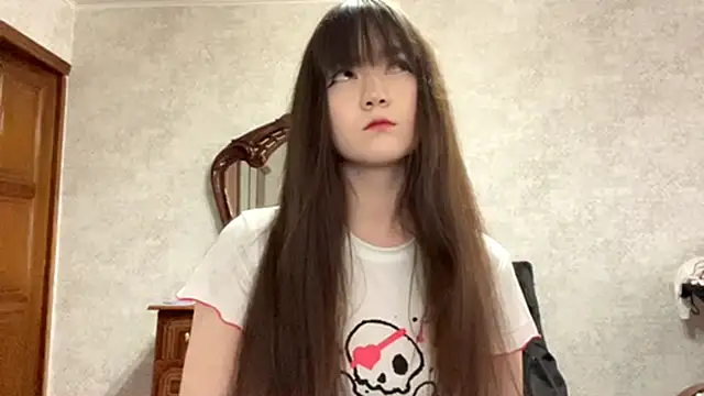 Snapshot of Pikmigirl18 chatting on October 12, 9:41 am Pikmigirl18 online show from October 12, 9:41 am