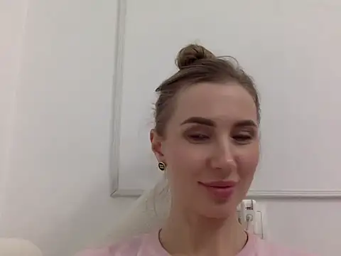 Snapshot of Alveryn chatting on October 31, 6:31 pm Alveryn online show from October 31, 6:31 pm