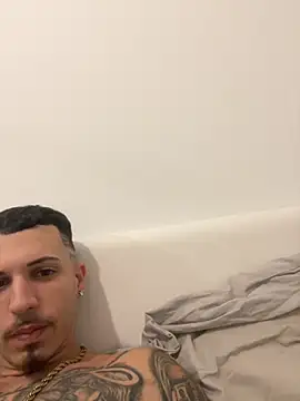 Snapshot of dolarboy17 chatting on November 19, 5:24 pm dolarboy17 online show from November 19, 5:24 pm