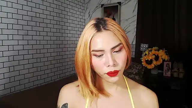 Snapshot of BigAssAlexa chatting on October 5, 1:26 am BigAssAlexa online show from October 5, 1:26 am