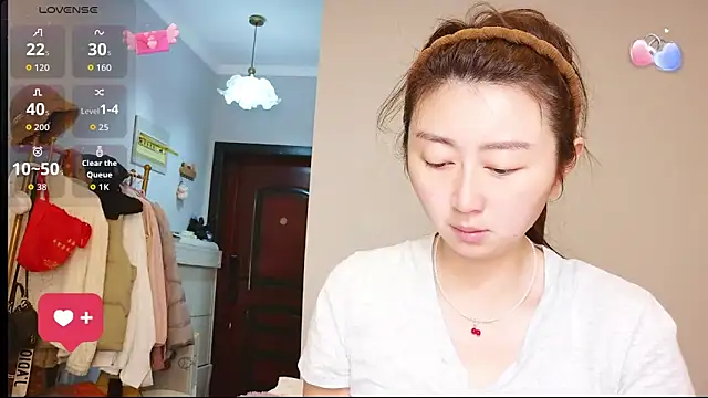 Snapshot of Diva_VVN chatting on May 14, 12:17 am Diva VVN online show from May 14, 12:17 am