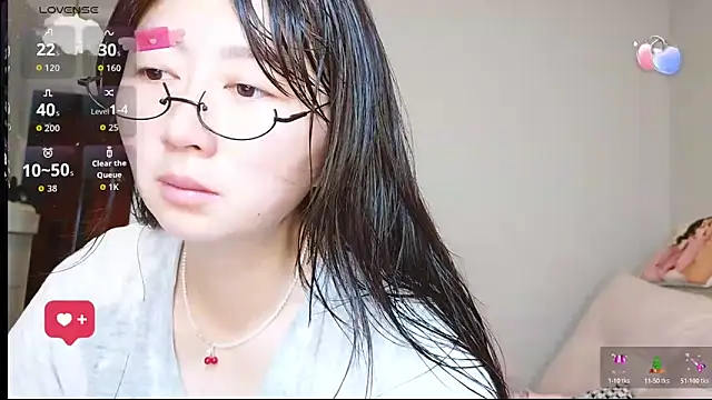 Snapshot of Diva_VVN chatting on May 15, 12:17 am Diva VVN online show from May 15, 12:17 am