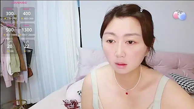 Snapshot of Diva_VVN chatting on June 6, 12:05 am Diva VVN online show from June 6, 12:05 am