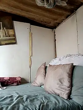 Snapshot of SeductiveDick1997 chatting on September 28, 8:42 am SeductiveDick1997 online show from September 28, 8:42 am