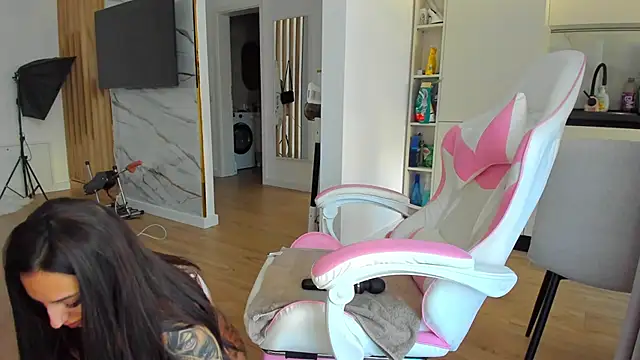 Snapshot of Anya_Belle chatting on February 27, 8:36 am Anya Belle online show from February 27, 8:36 am