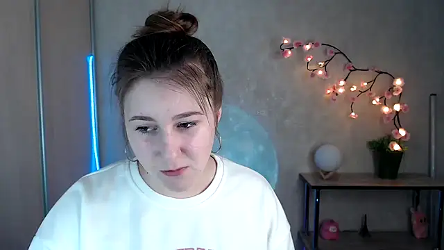 Snapshot of Milka_kamila chatting on May 7, 12:32 pm Milka kamila online show from May 7, 12:32 pm