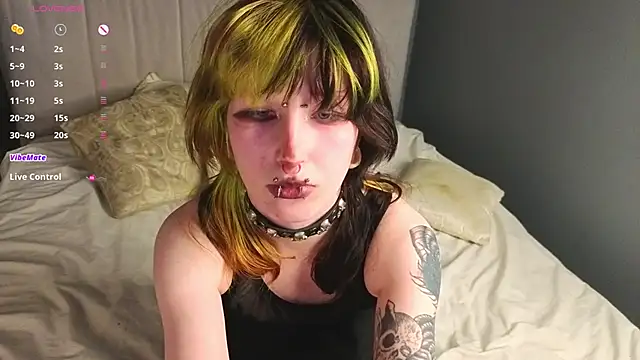 Snapshot of KandraCruser chatting on November 15, 9:21 pm KandraCruser online show from November 15, 9:21 pm