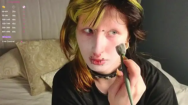 Snapshot of KandraCruser chatting on November 16, 8:03 pm KandraCruser online show from November 16, 8:03 pm