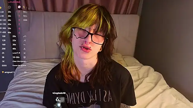 Snapshot of KandraCruser chatting on November 19, 8:09 pm KandraCruser online show from November 19, 8:09 pm