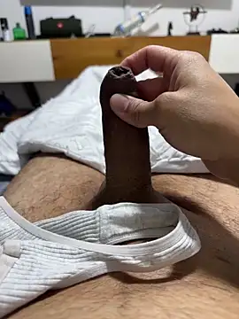 andres52720 online show from February 2, 7:29 am