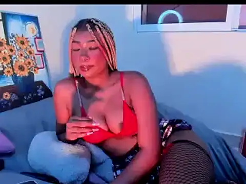 Snapshot of SophiaBloss chatting on May 22, 8:53 am SophiaBloss online show from May 22, 8:53 am