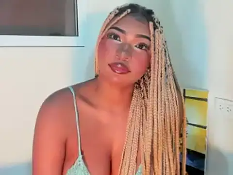 Snapshot of SophiaBloss chatting on June 10, 11:24 pm SophiaBloss online show from June 10, 11:24 pm