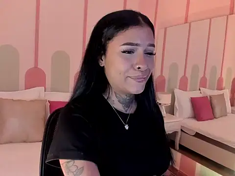 Snapshot of _Sharloth_ chatting on November 19, 1:22 pm Sharloth online show from November 19, 1:22 pm