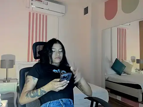 Snapshot of _Sharloth_ chatting on December 2, 2:01 pm Sharloth online show from December 2, 2:01 pm