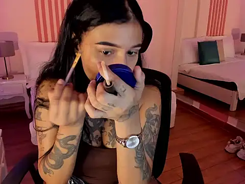 Snapshot of _Sharloth_ chatting on December 3, 2:59 pm Sharloth online show from December 3, 2:59 pm