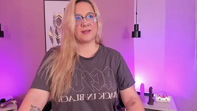 hollie joliie online show from October 17, 12:08 pm