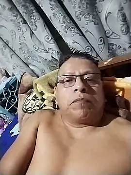 Snapshot of lalog254 chatting on December 18, 12:27 am lalog254 online show from December 18, 12:27 am