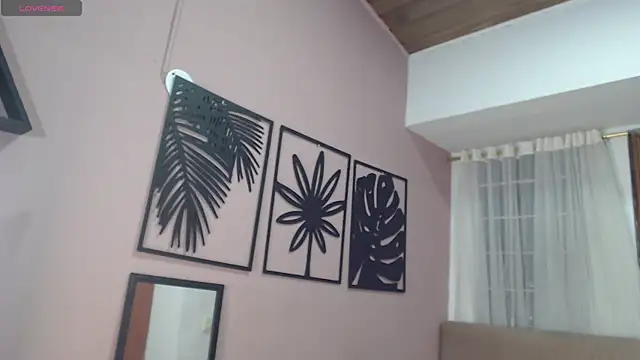 Snapshot of amara_rousse1 chatting on June 5, 1:06 pm amara rousse1 online show from June 5, 1:06 pm