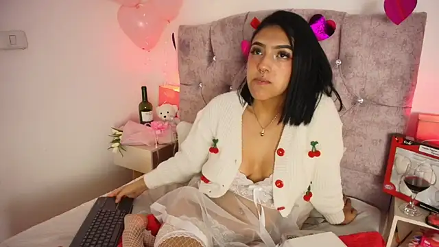 Dulce Bella  online show from February 15, 8:02 am