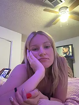 Snapshot of xoxooloveee chatting on July 3, 3:35 am xoxooloveee online show from July 3, 3:35 am