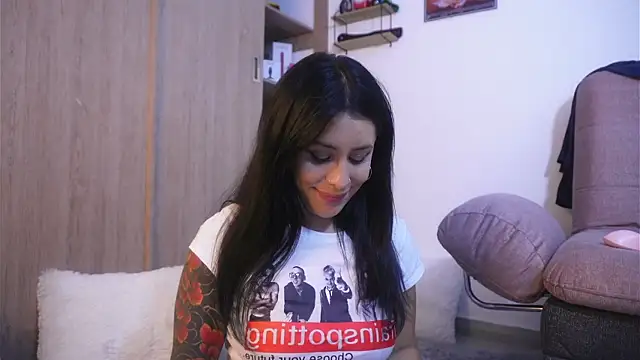 SophiieCumsx online show from December 18, 8:48 pm