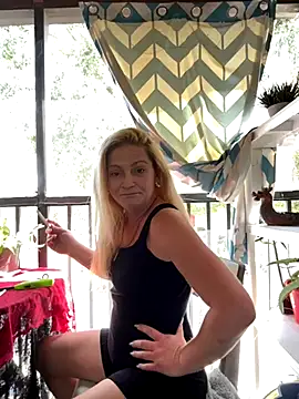 Snapshot of Goldenndoll chatting on October 5, 5:00 pm Goldenndoll online show from October 5, 5:00 pm