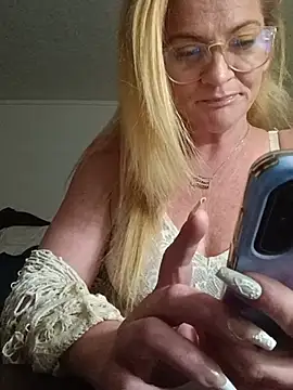 Goldenndoll online show from May 31, 9:49 pm