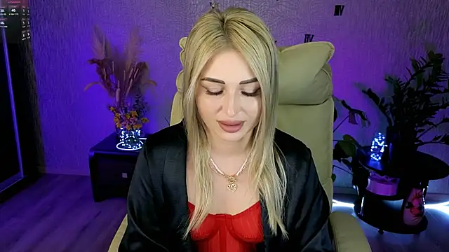 NikkiiStill online show from May 1, 2:05 am