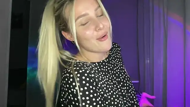 Sasha yourdream online show from October 18, 9:15 pm