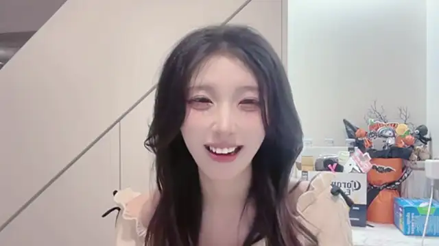 ZhaoZhao-ZM online show from December 17, 1:50 pm