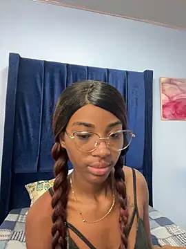 Snapshot of MarianRosse chatting on December 17, 8:15 pm MarianRosse online show from December 17, 8:15 pm