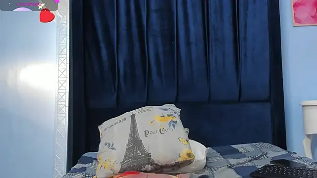 Snapshot of MarianRosse chatting on March 4, 5:24 am MarianRosse online show from March 4, 5:24 am