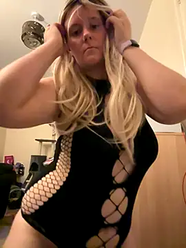 Snapshot of marialuna88 chatting on September 22, 8:44 pm marialuna88 online show from September 22, 8:44 pm