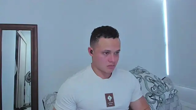 KingLevi01 online show from June 1, 9:16 pm