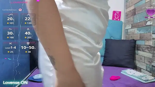 Yesamin Stone18 online show from July 31, 12:04 pm